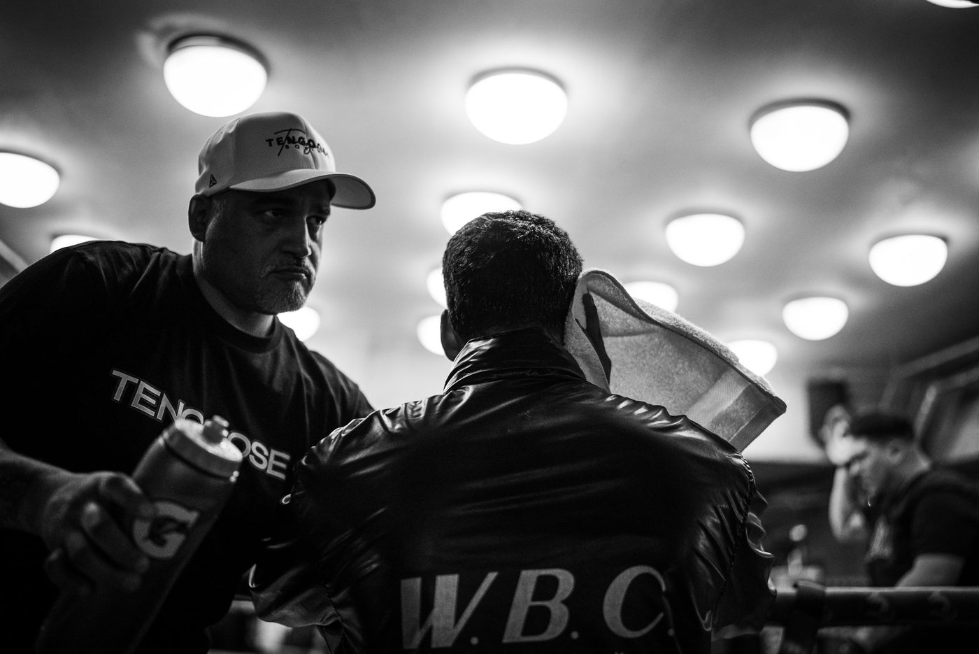 Trainer talking to Hamzah Sheeraz between rounds
